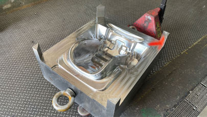 install base molding